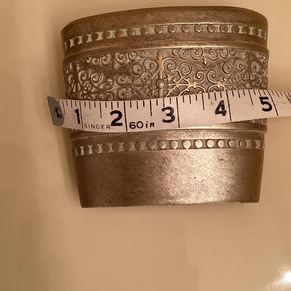 Elegant Home tooth brush holder Bath Accessory in Gold by Raymond Waites - Picture 7 of 9